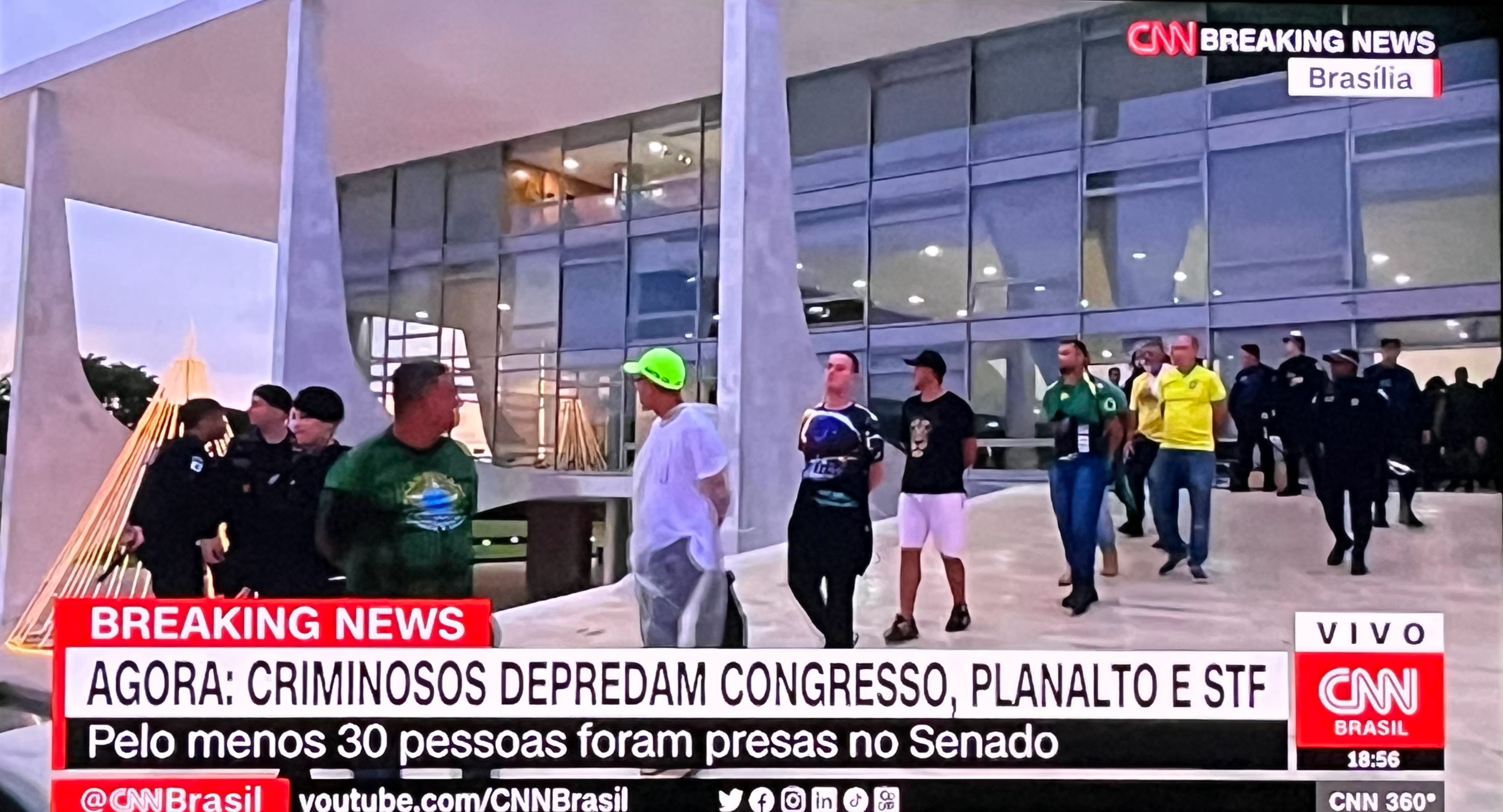 A dissonância cognitiva e a psicologia das massas: uma análise sobre o atentado aos Três Poderes em Brasília em 8 de janeiro de 2023